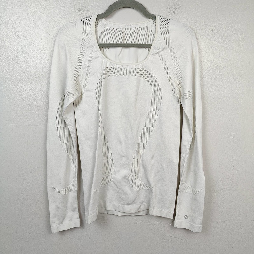 Lululemon Top Women's Medium (Approx) White Seamless Perforated Long Sleeve Crew